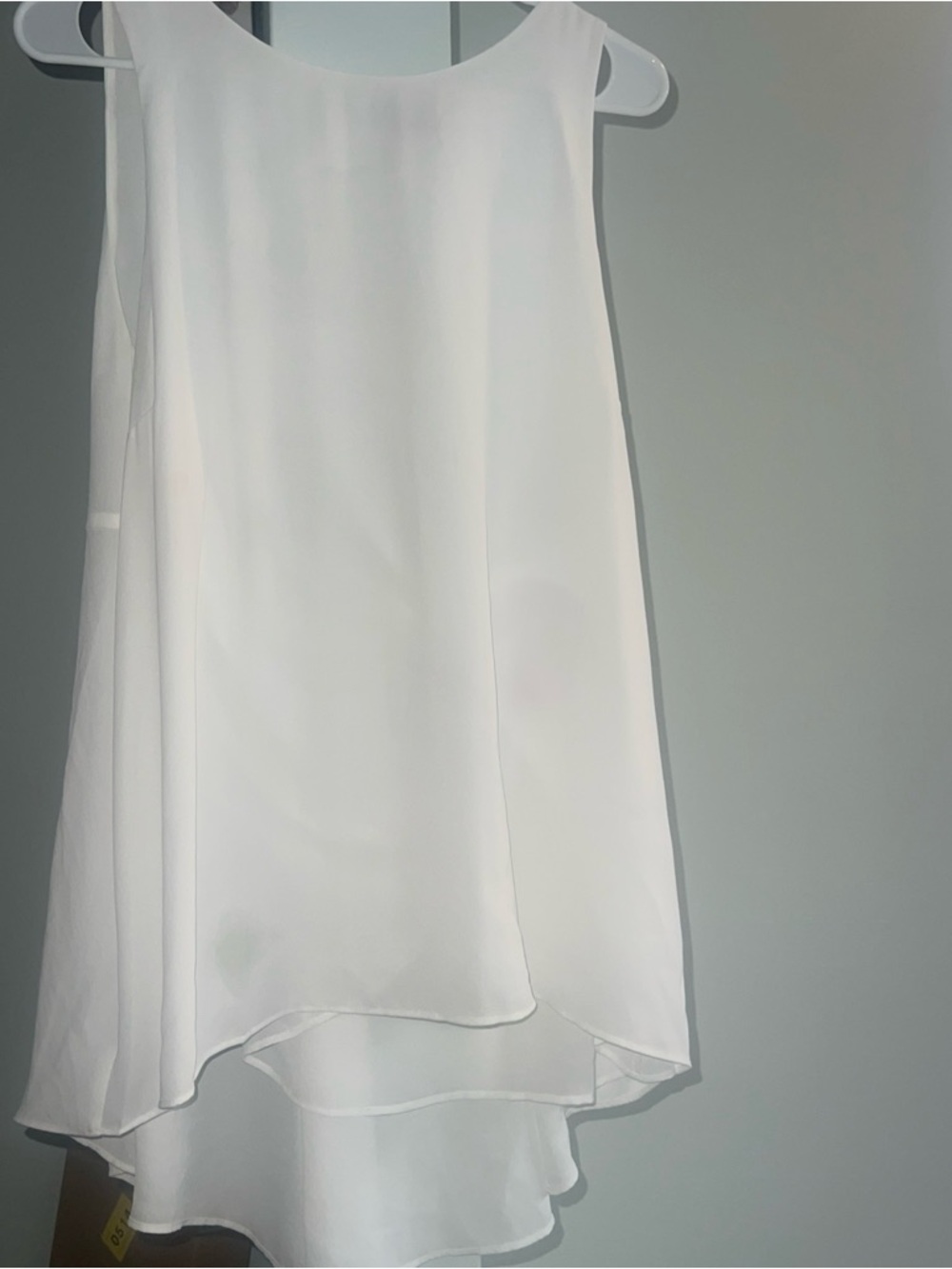 Vince  camuto Sheer And Flowy Buttercream Top Size L NWT - Picture 2 of 9